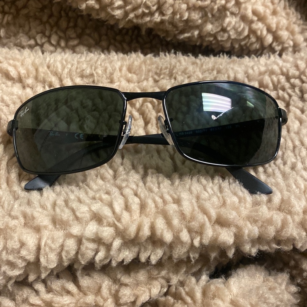Black Ray-Ban sunglasses!